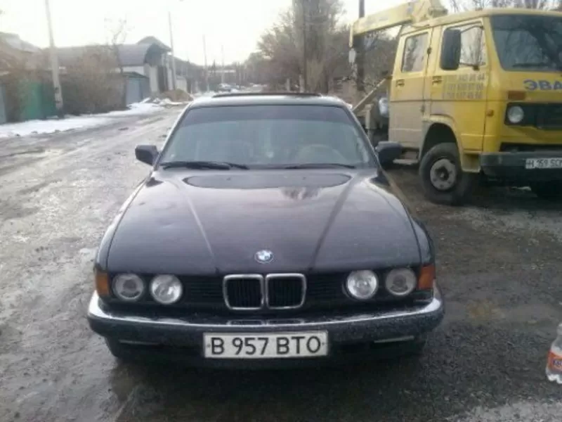 Срочно продам автомобиль BMW. 2